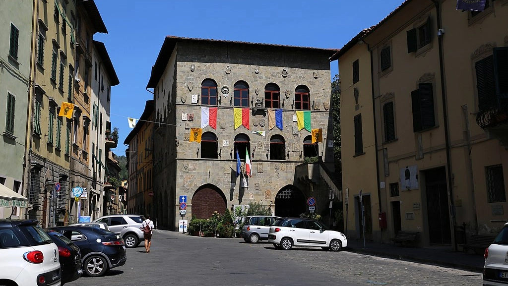 Palazzo del Vicario, sede dell’amministrazione, in piazza Mazzini