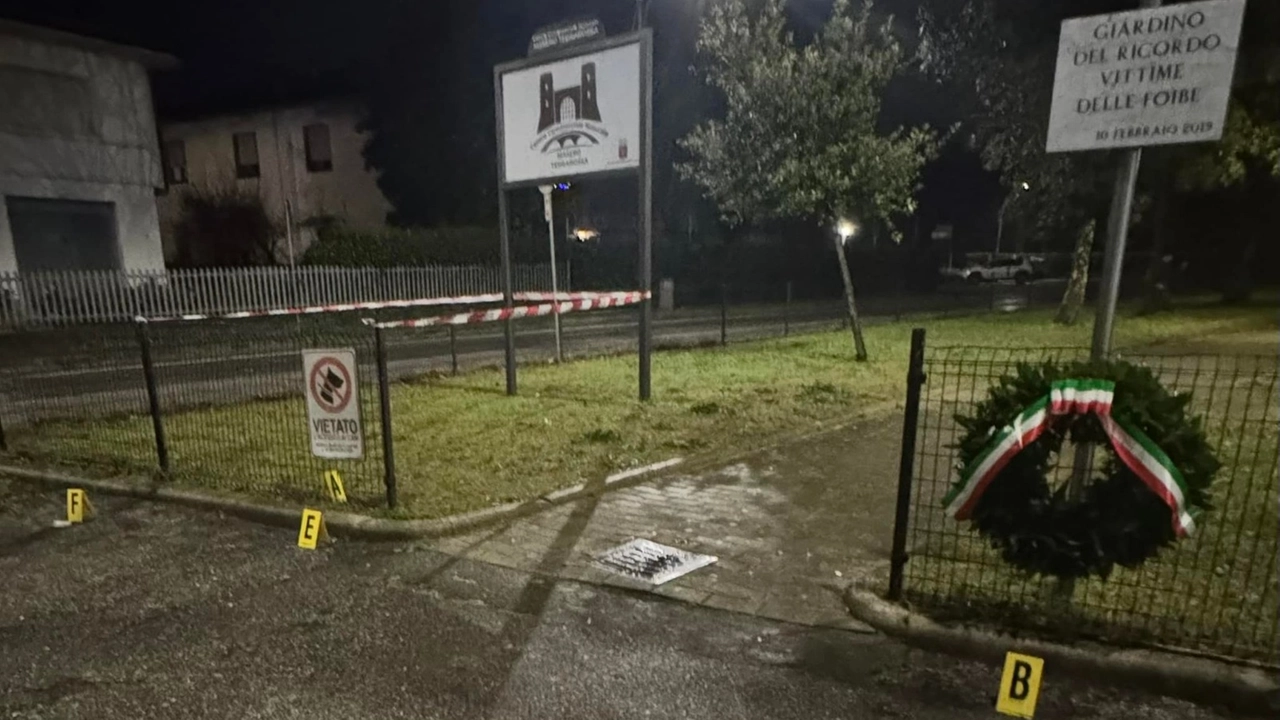 Licciana Nardi, bomba carta esplode nella notte nel Giardino del Ricordo per le vittime delle foibe