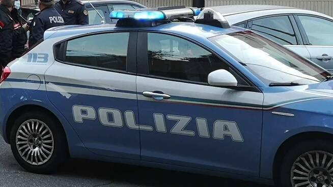 Ennesimo raid dei vandali, scritte choc nella bacheca dell’Olympia de Gouges