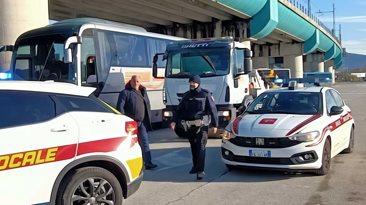 Uno dei bus internazionali fermato in viale Guidoni dal reparto di Rifredi