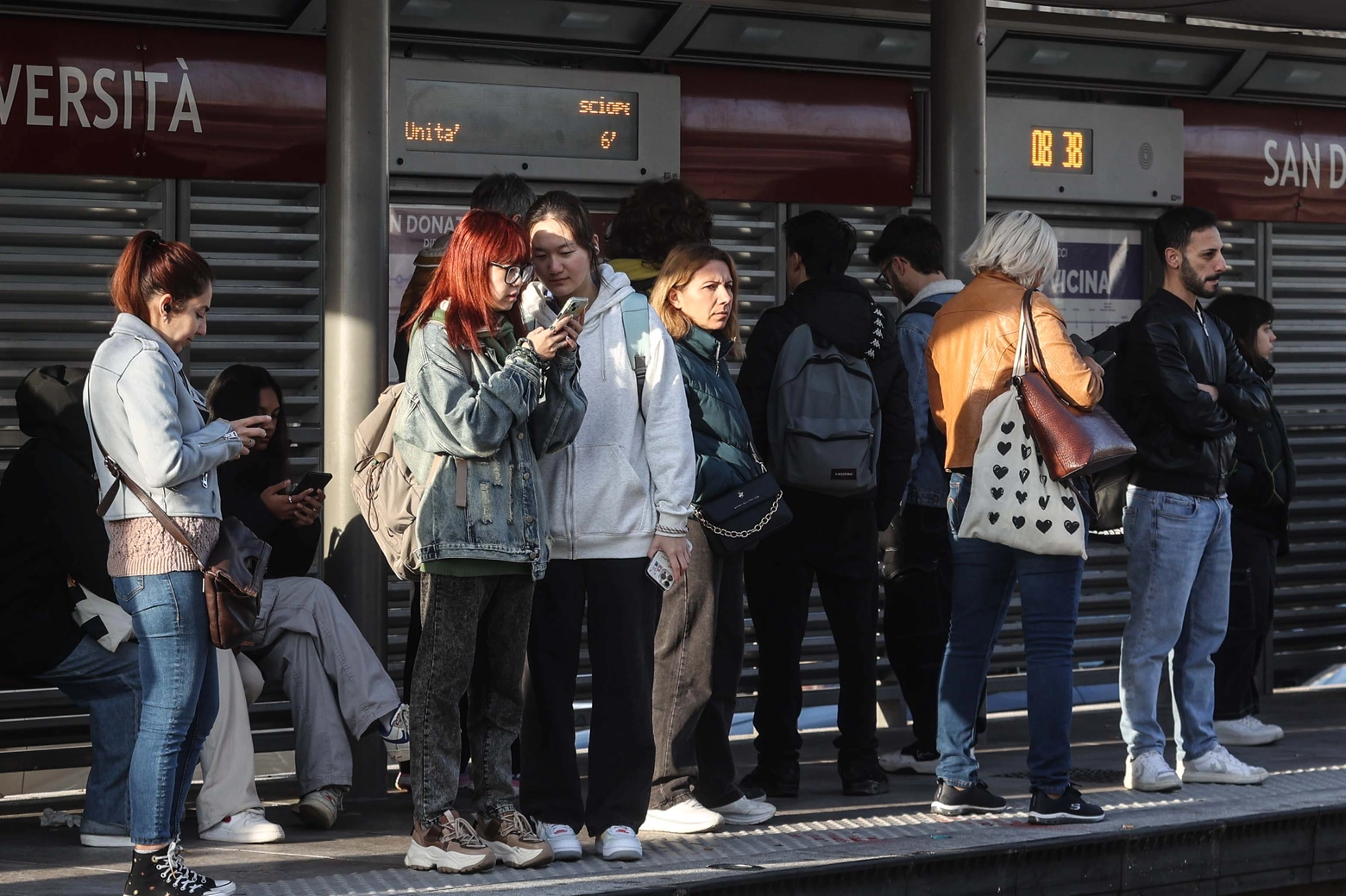 Sciopero parziale mezzi pubblici. Traffico e gente in attesa 

