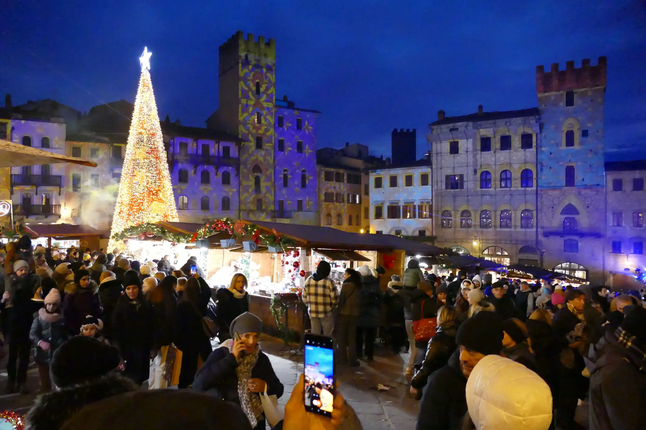 Arezzo, la Città di Natale è un caso nazionale. Già un milione e mezzo di presenze