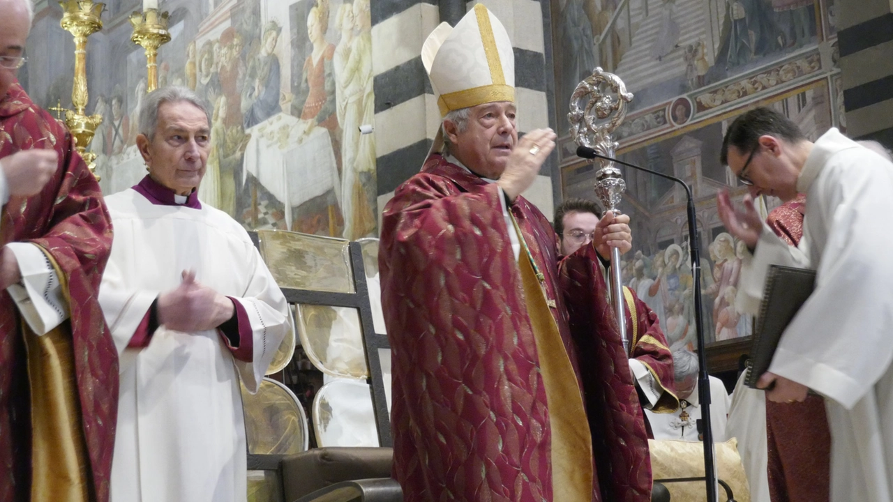 Prato, il solenne pontificale di Santo Stefano in cattedrale con il vescovo Giovanni Nerbini (foto Attalmi)