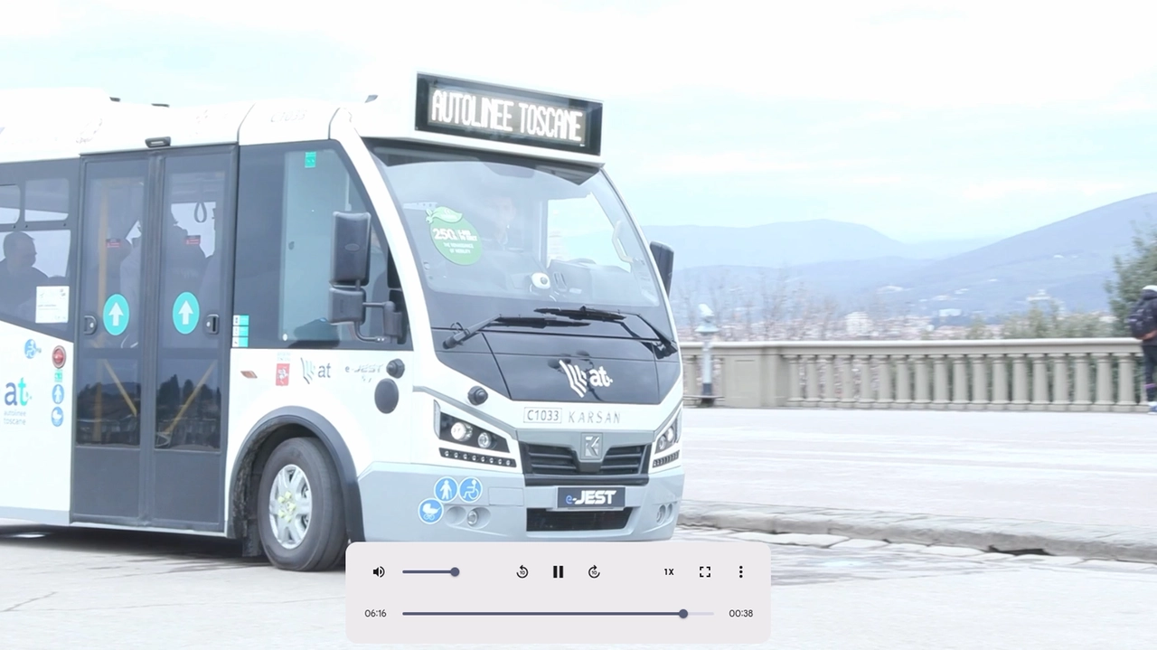 Uno dei mezzi elettrici elettrici di Autolinee Toscane che entrano in servizio a Firenze