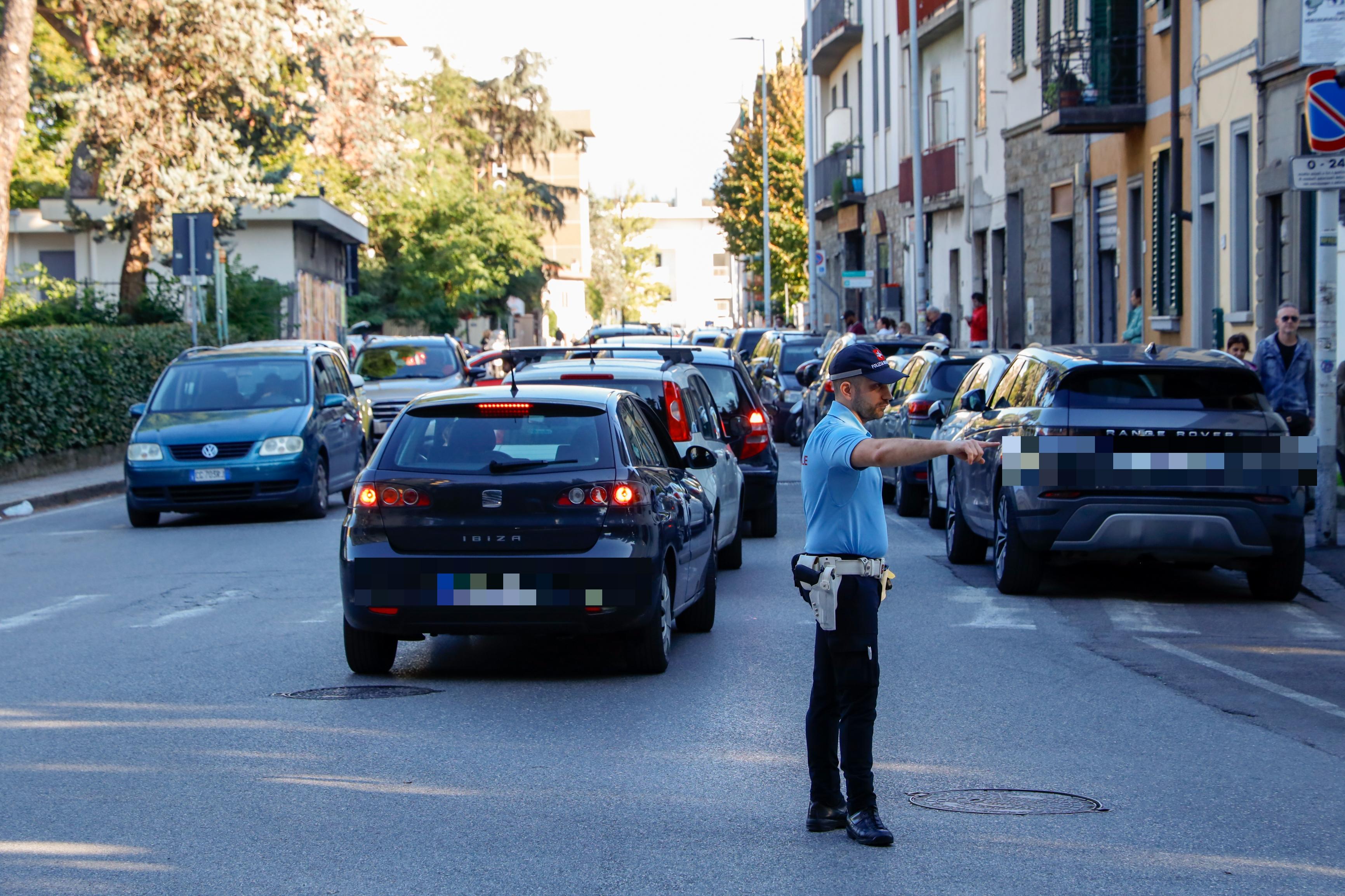 Il miraggio di un parcheggio, Careggi e l’odissea dei pazienti: ansia, multe e rischio cardiopalma