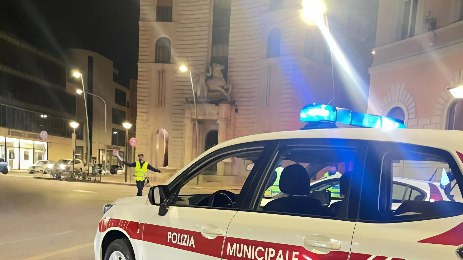 Alcolici a minorenni,  due multe in via Roma