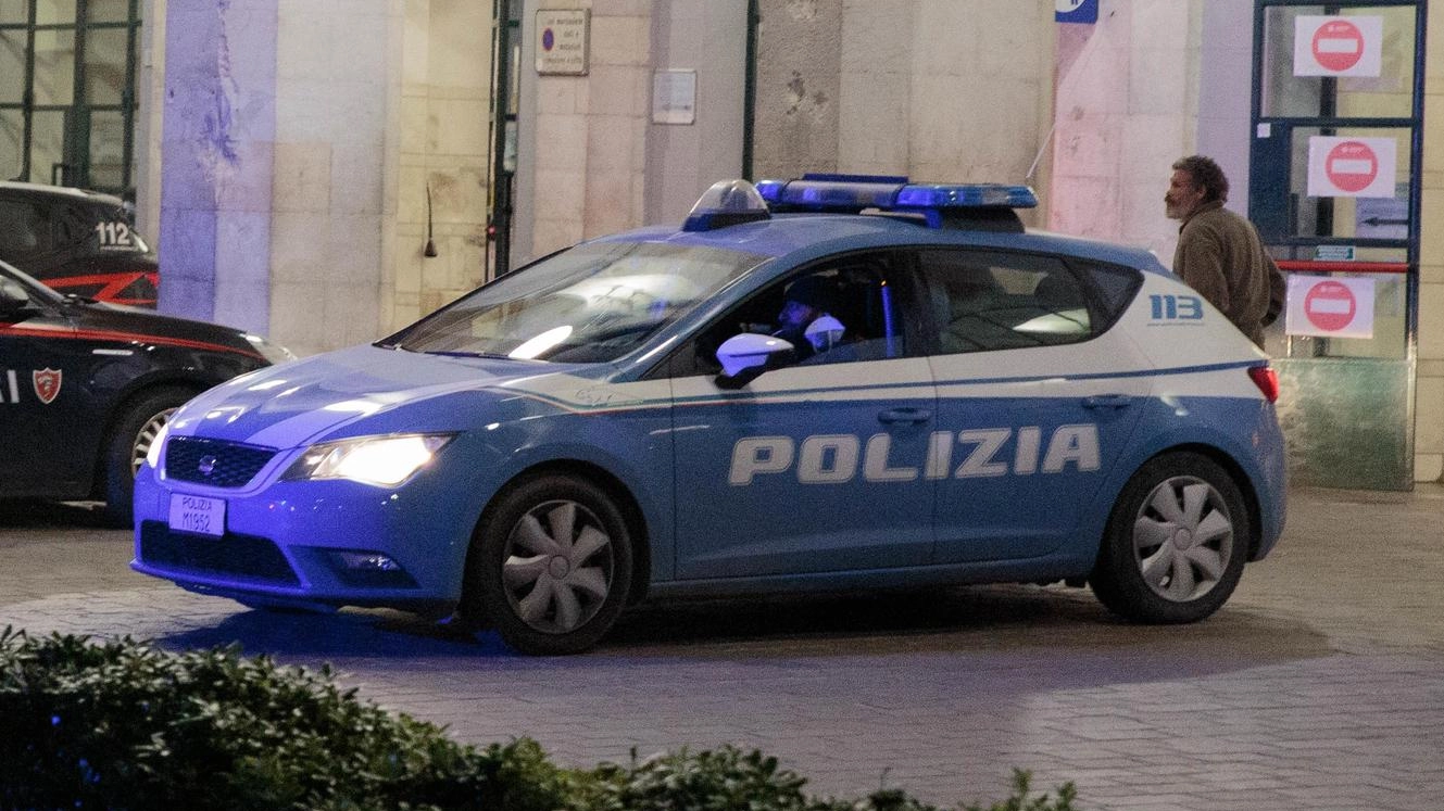 Controlli in viale Bonaini verifiche di municipale e polizia di Stato