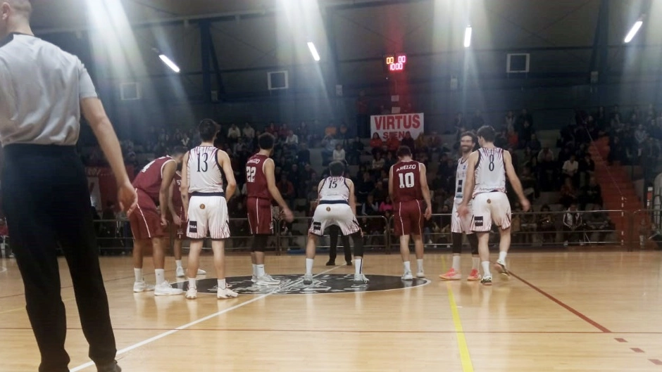 L'inizio della partita di Stosa Virtus Siena-BC Servizi Arezzo