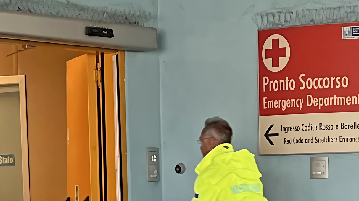 Al pronto soccorso si verificano sempre più. aggressioni non solo verbali di pazienti in attesa di essere visitati o di familiari contro i sanitari