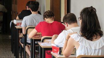 Esame di maturità 2024, è ansia da vigilia. Nel toto tracce della prima prova anche Marconi e lo sbarco in Normandia