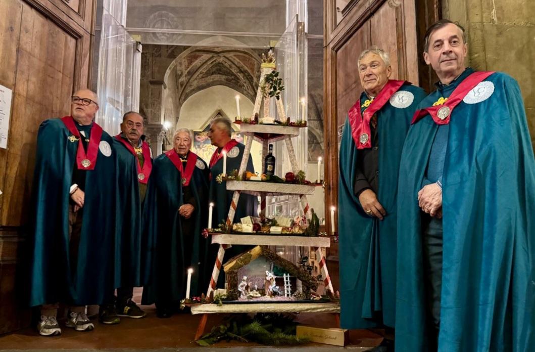 Firenze, riacceso il Ceppo tradizionale sulla scalinata della chiesa di San Carlo ai Lombardi