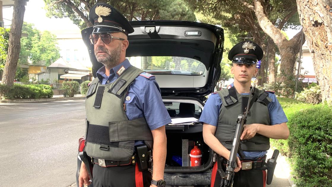 Ladri rubano l’auto dal parcheggio. “Ora sono a piedi, chiedo aiuto”