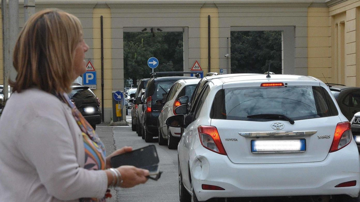 Fiera dei sogni: quarantamila. Parcheggi al tutto esaurito. Auto in sosta fino allo Stadio