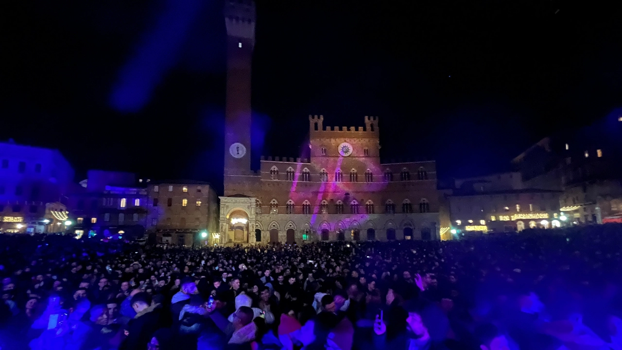 Capodanno a Siena: la festa (Foto Lazzeroni)