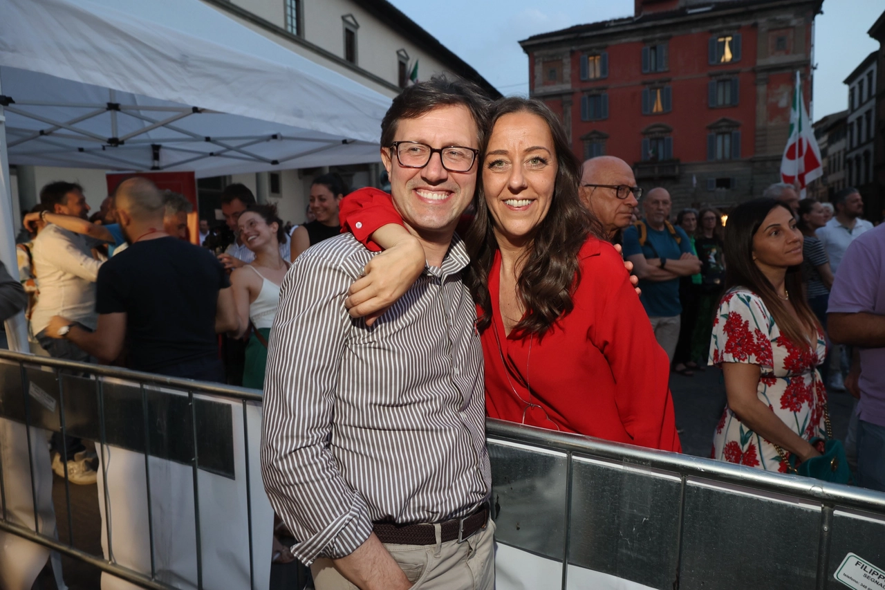 Sara Funaro con Dario Nardella, da cui raccoglie il testimone per il governo di Firenze (New Press Photo)