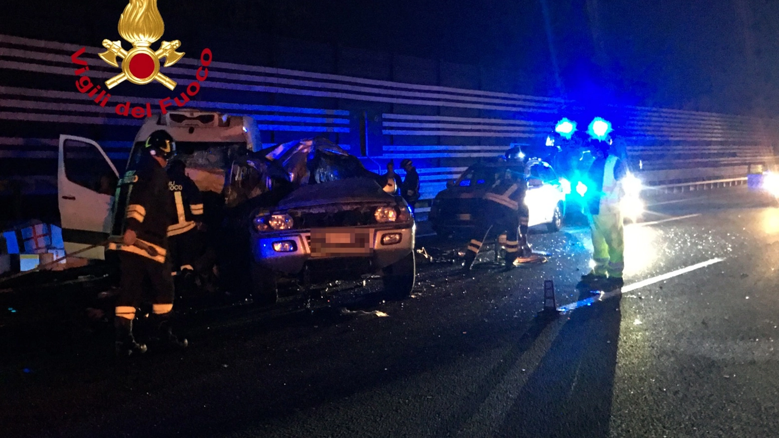 Il fuoristrada distrutto nell'incidente in A1