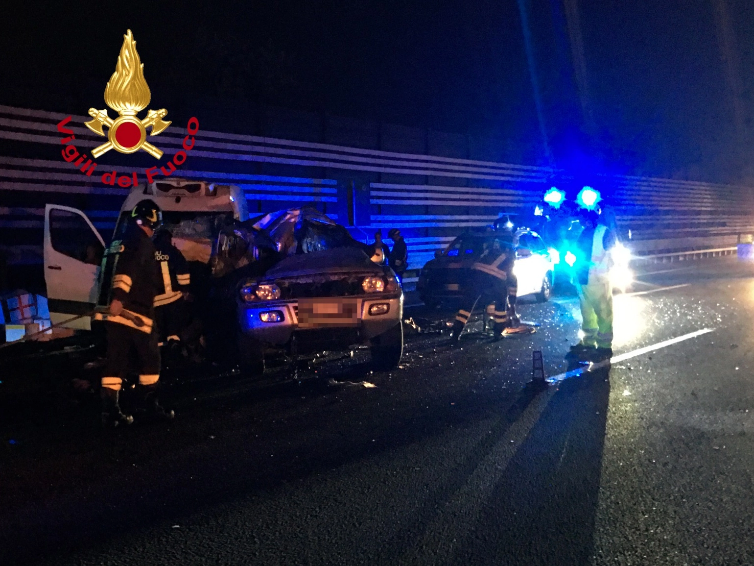 Il fuoristrada distrutto nell'incidente in A1