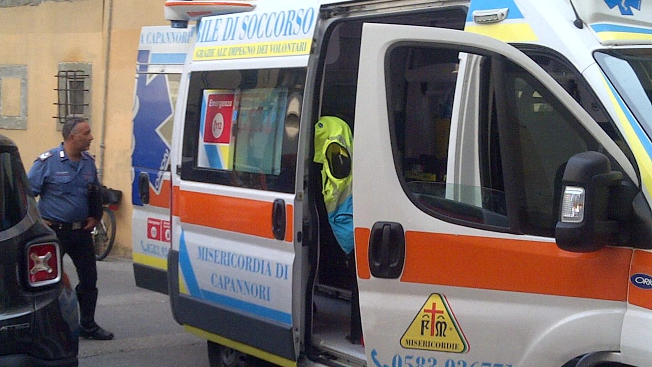 Uno dei recenti episodi violenti accaduti nella zona di piazza San Pierino con intervento di ambulanza e carabinieri