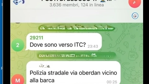 Alcuni messaggi della chat su cui indaga la Digos