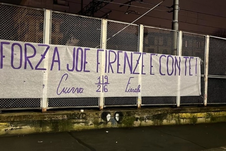 Lo striscione della "Fiesole" di sostegno a Joe Barone