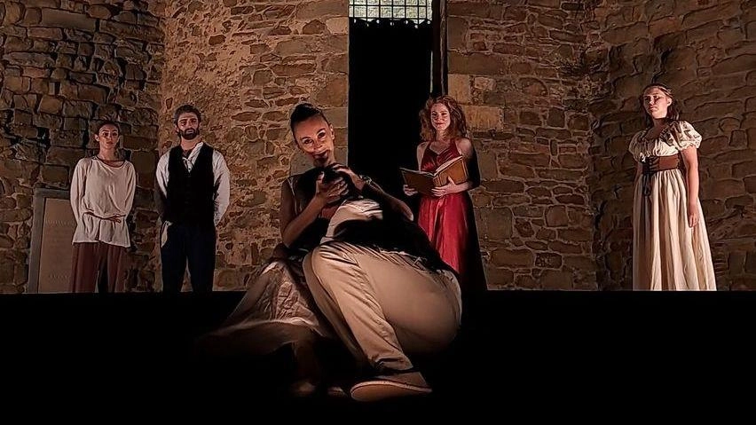 Oggi alle 21.15 nell’Anfiteatro Romano di Roselle andrà in scena la prima rappresentazione del capolavoro di Shakespeare il "Racconto d’Inverno"....