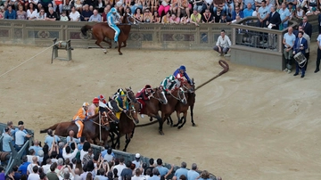 Palio, il Nicchio vince la prima prova. Al canape sei cavalli esordienti e due fantini al debutto