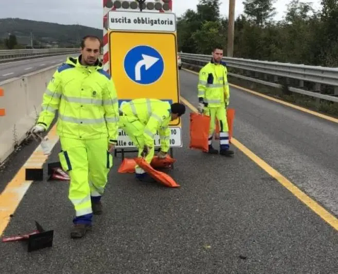 E45, scatta l’allarme sicurezza: "Troppe buche pericolose e mancano aree di sosta"