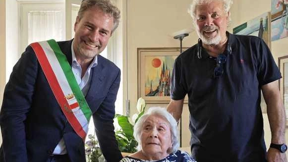 I cento anni della pittrice. Anna Maria Fabriani con sindaco e Giannini
