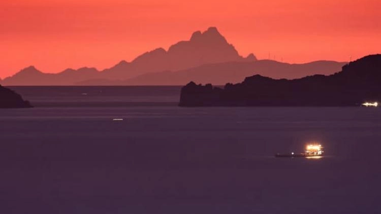 La foto del Monviso realizzata da Fabio Longaron, scattata da Pedona, sopra Camaiore