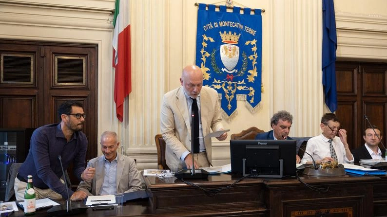 Il sindaco di Montecatini Terme Claudio Del Rosso nel corso del primo consiglio comunale (Goiorani)