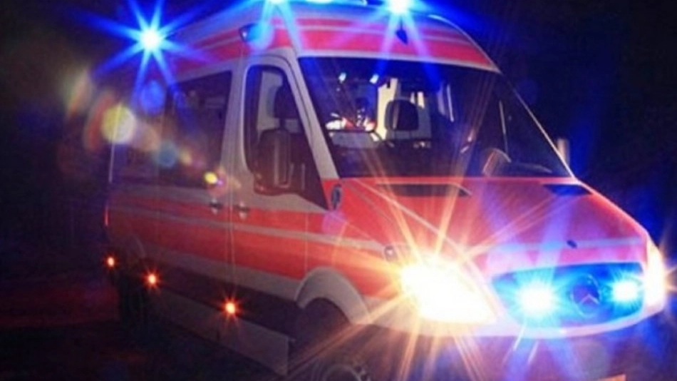 Soccorso in ambulanza nella notte (Foto di repertorio)