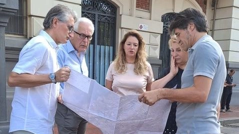 Il governatore Eugenio Giani e la sindaca Ilaria Bugetti ieri mattina alla stazione