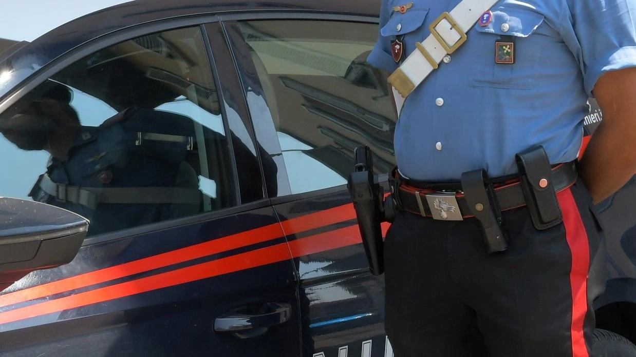 Carabinieri di San Miniato denunciano un individuo per possesso di strumenti da scasso durante un controllo auto. Il caso è ora in mano alla magistratura.