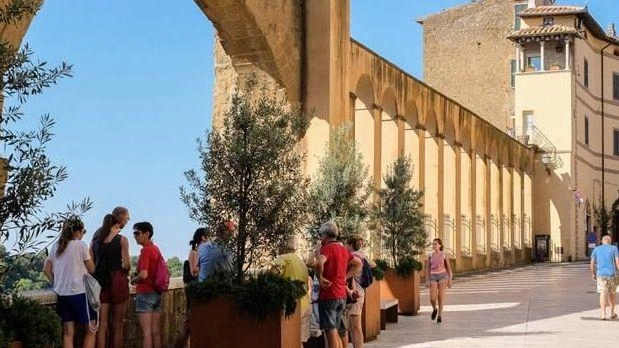 Il Comune ha lanciato il progetto «Pitigliano Turismo 2025» ma i dati che ha presentato stanno sollevando dubbi