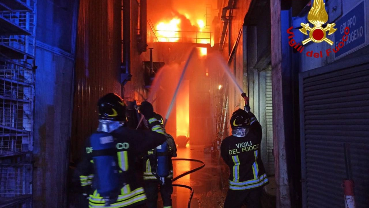 Vasto incendio alla Fonderie di Assisi