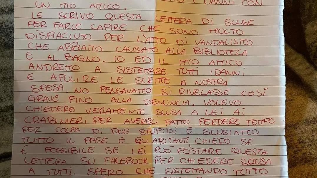 Vandali, le scuse dopo il raid: "Puliremo tutte le scritte". Il sindaco: "Venite da me"