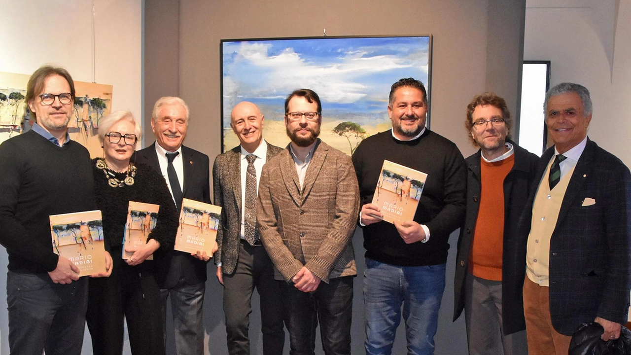 Un momento della presentazione della mostra «Casualmente emozionabile» di Mario Madiai che sarà inaugurata sabato alle 17 nelle sale delle Clarisse