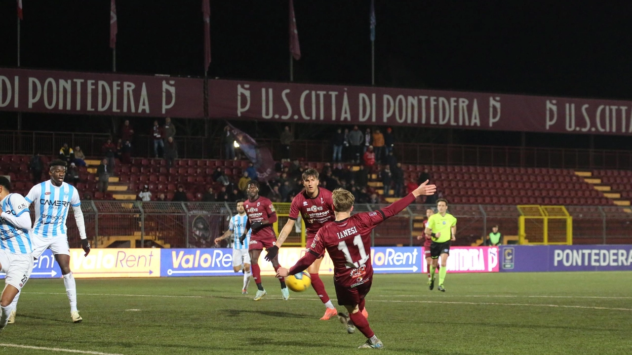 Il Pontedera oggi in campo alle 17.30 (foto Bongianni/Germogli)