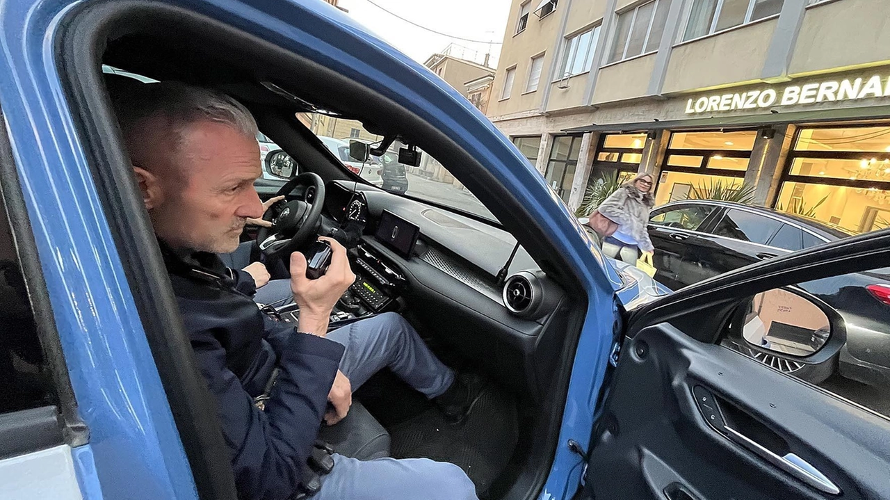 I ladri si sono introdotti nella notte nel capannone di un’azienda in via Biagi: in mattinata l’allarme. Sul posto la polizia: al vaglio le videocamere di sorveglianza. Trafugato materiale di valore.