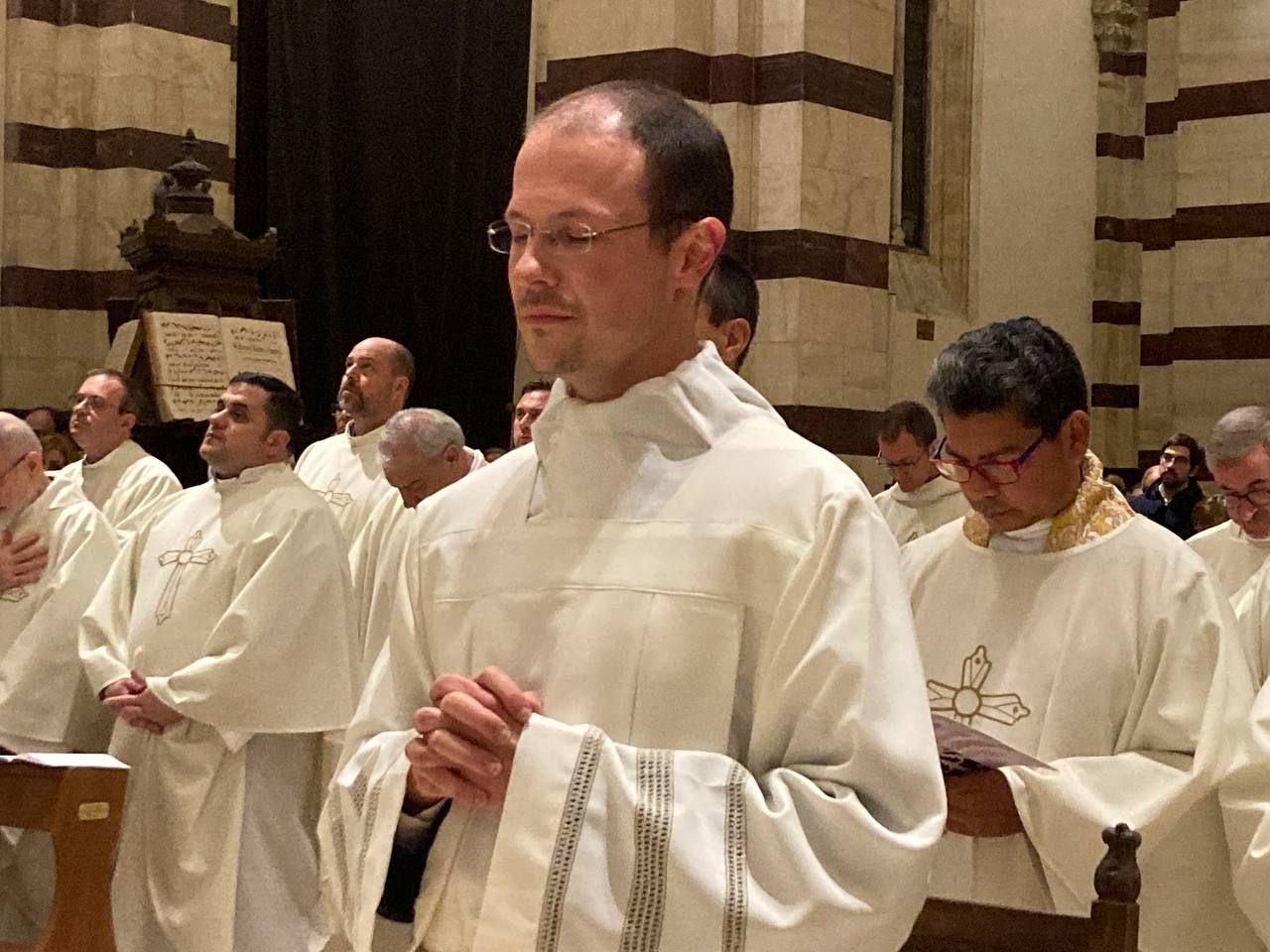 Alessandro diventa sacerdote, la cerimonia in cattedrale