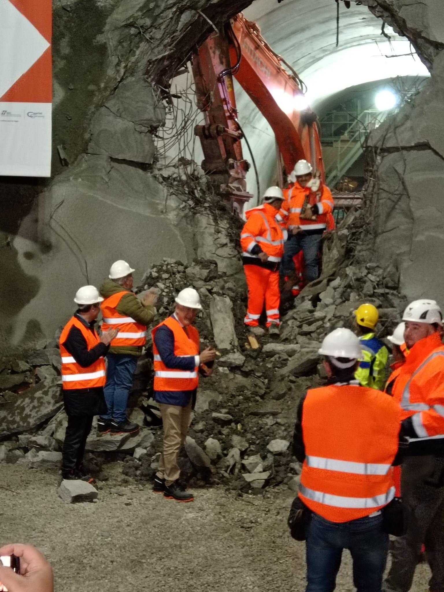 Raddoppio della ferrovia, a giugno ripartono i lavori: tre mesi di stop ai treni, ennesima estate di sofferenza