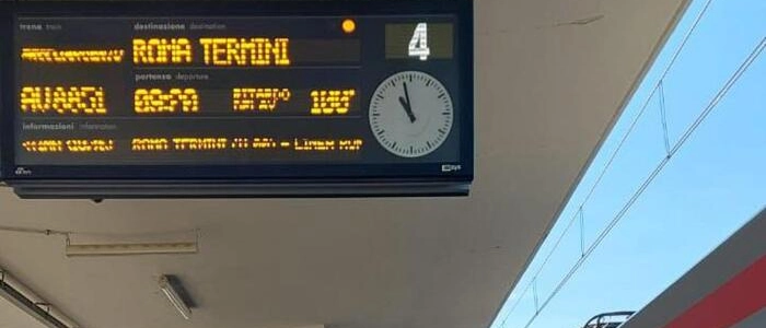 Il treno Freccia Argento è bloccato alla stazione di Foligno per una guasto alla linea Roma-Ancona a Campello del Clitunno