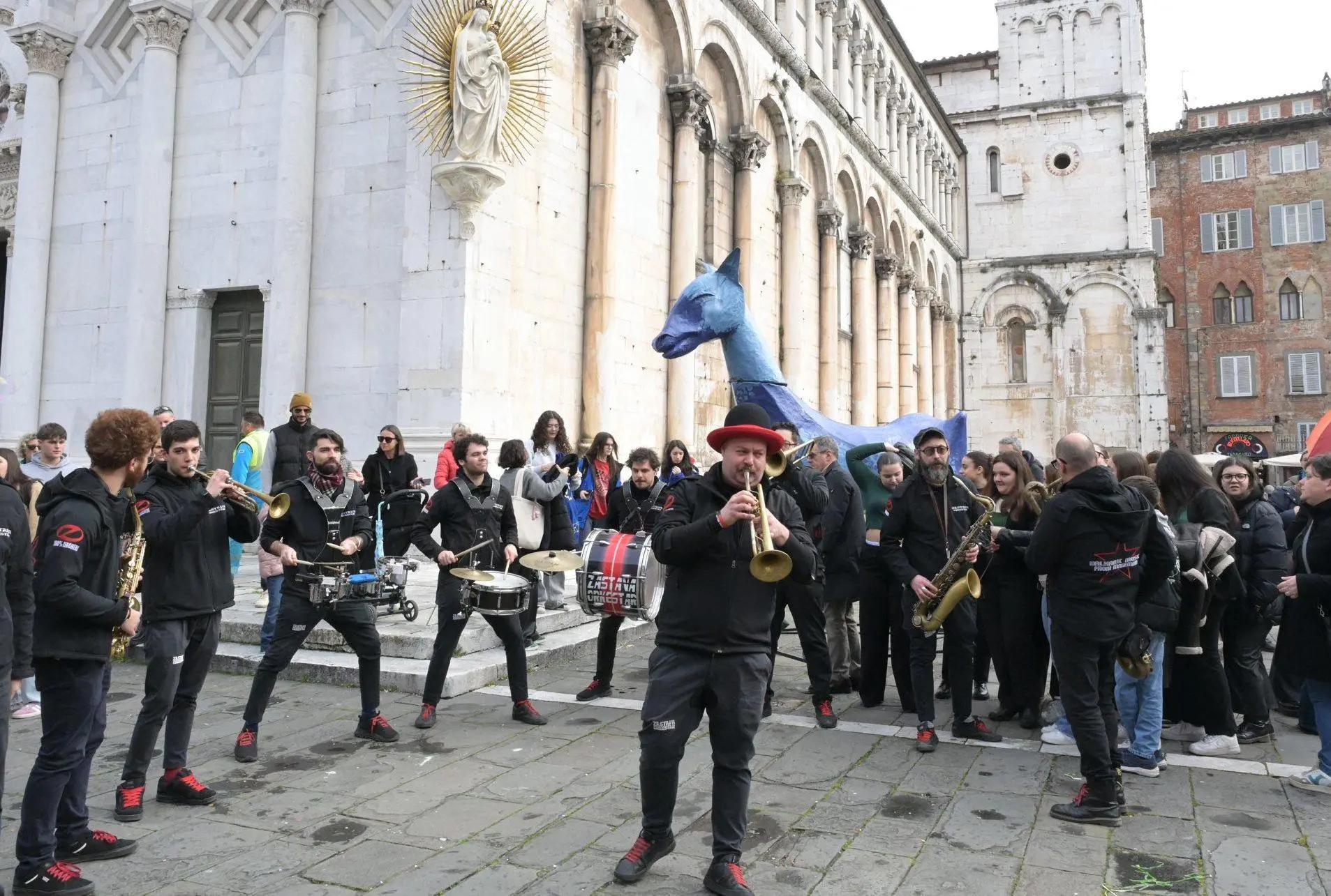 Una grande festa in piazza per il finale di “Campa Cavallo”