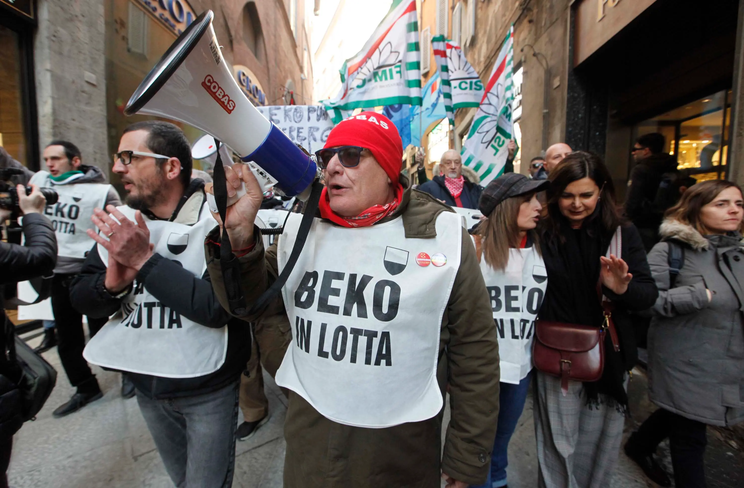 Crisi Beko, fumata nera e rabbia dei sindacati: “Hanno dato a Siena l’estrema unzione”