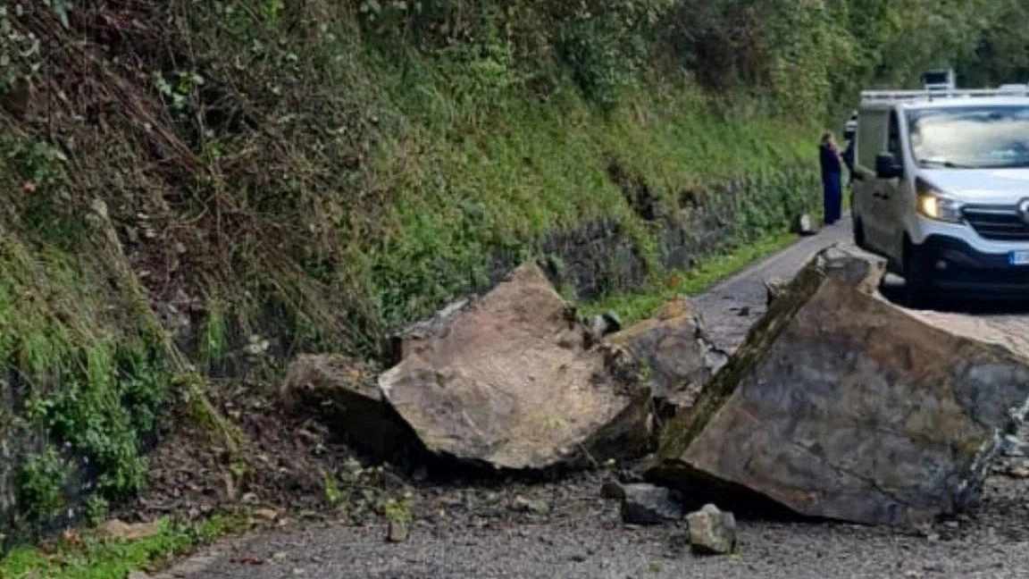 Crollo massi sulla SS67 a Lastra a Signa: bloccato traffico al km 62+000. Intervento polizia municipale, Anas e vigili del fuoco. Senso unico alternato con semaforo mobile attivo nei prossimi giorni.