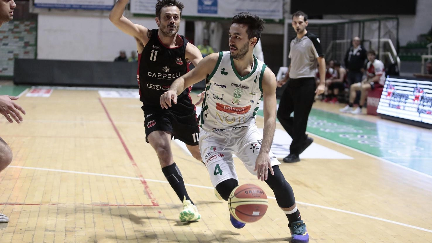 La Mens Sana perde contro la BCL Lucca, cedendo l'imbattibilità casalinga. Lucca più concentrata e precisa vince meritatamente.