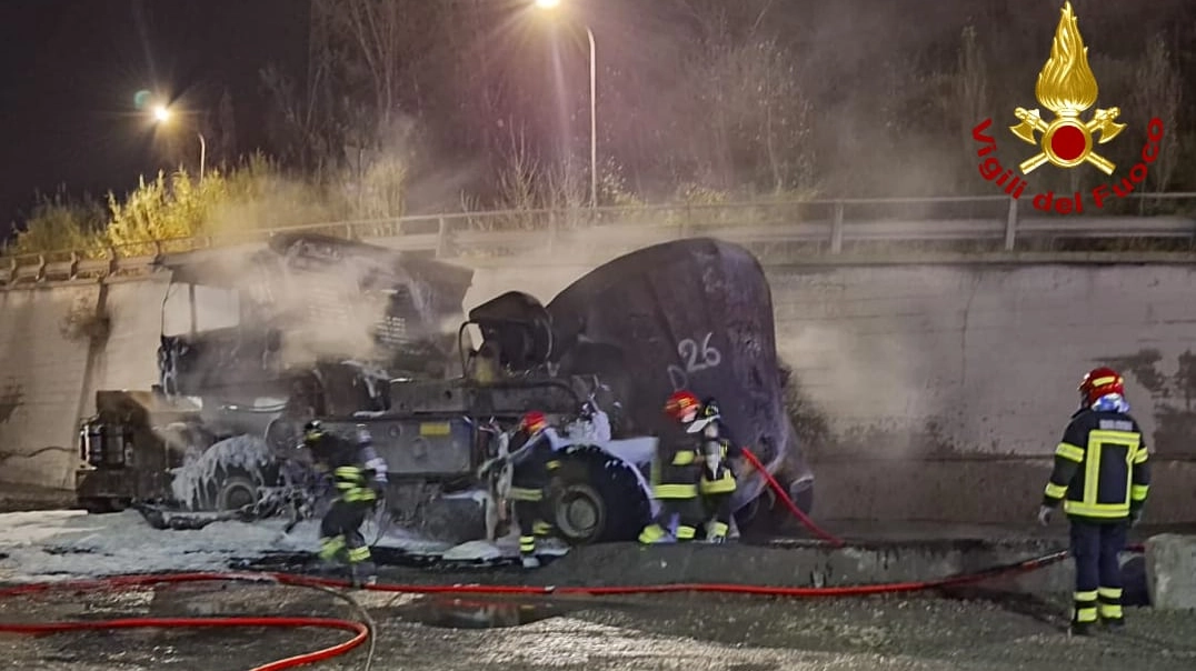 L'incendio del mezzo a Terni