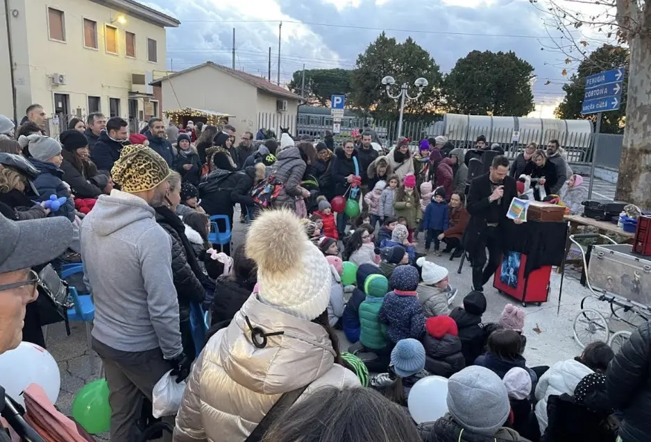 La Befana arriva a Terontola, festa in piazza Nazioni Unite