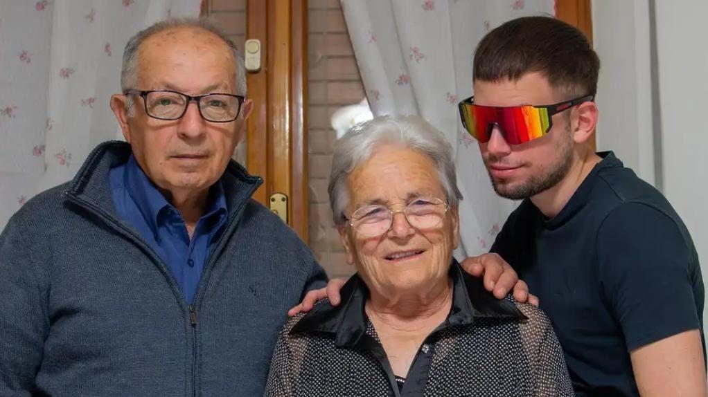 Narni, la nonna del tiktoker Thomas Rossini derubata al supermercato