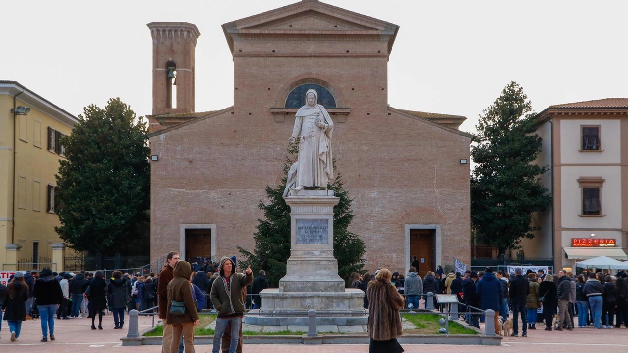 Piazza Boccaccio durante la commemorazione per Maati Moubakir